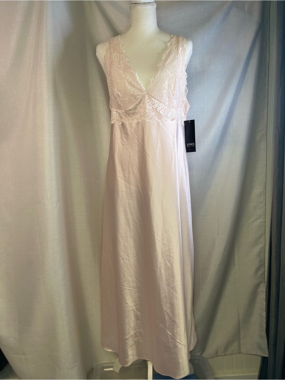 Jones New York Light Pink Satin And Lace Maxi Nightgown Size M Wedding. Sexy NWT
